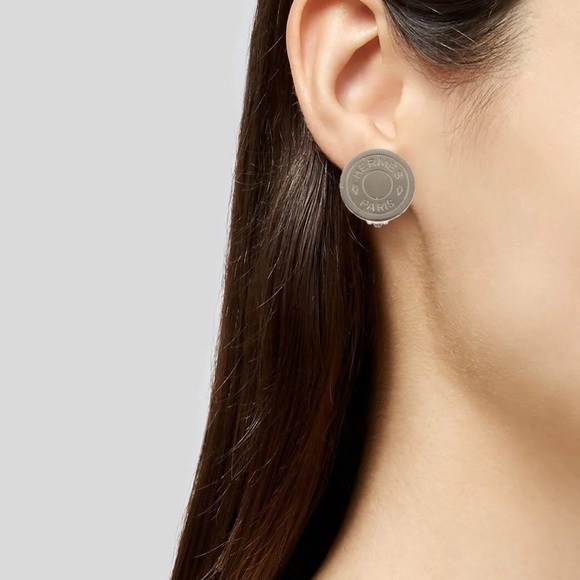 HERMES Serie Earring BIJOUTERIE FANTAISIE metallic 4.8g - Picture 7 of 7